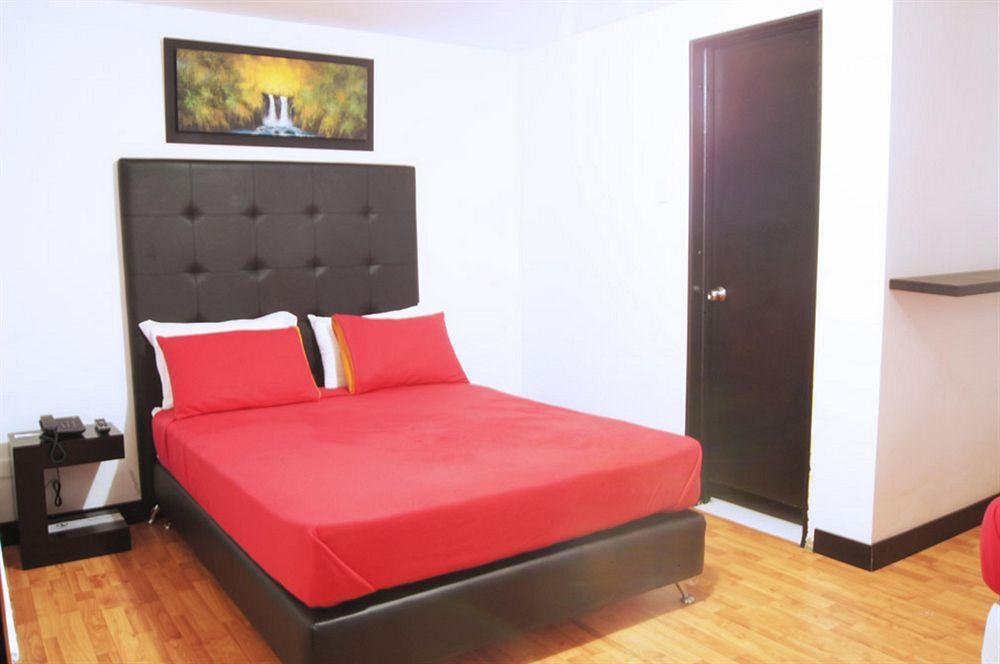 Hotel Aj Ferial Bogotá Esterno foto