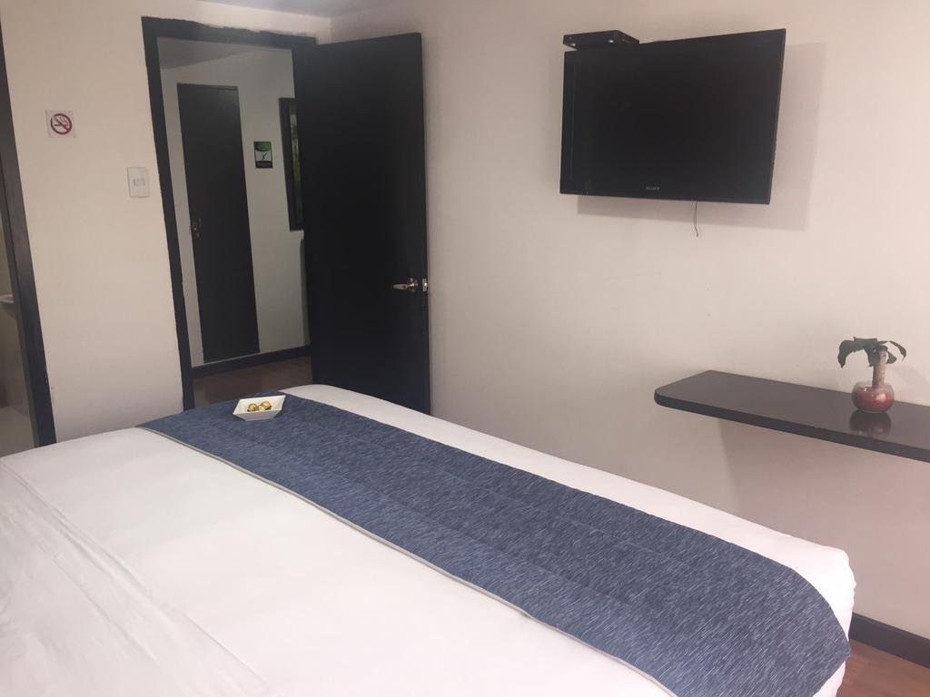 Hotel Aj Ferial Bogotá Esterno foto