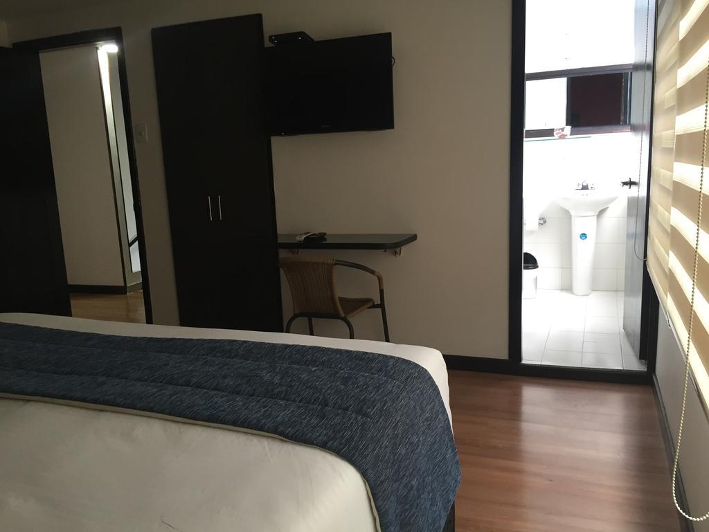 Hotel Aj Ferial Bogotá Esterno foto