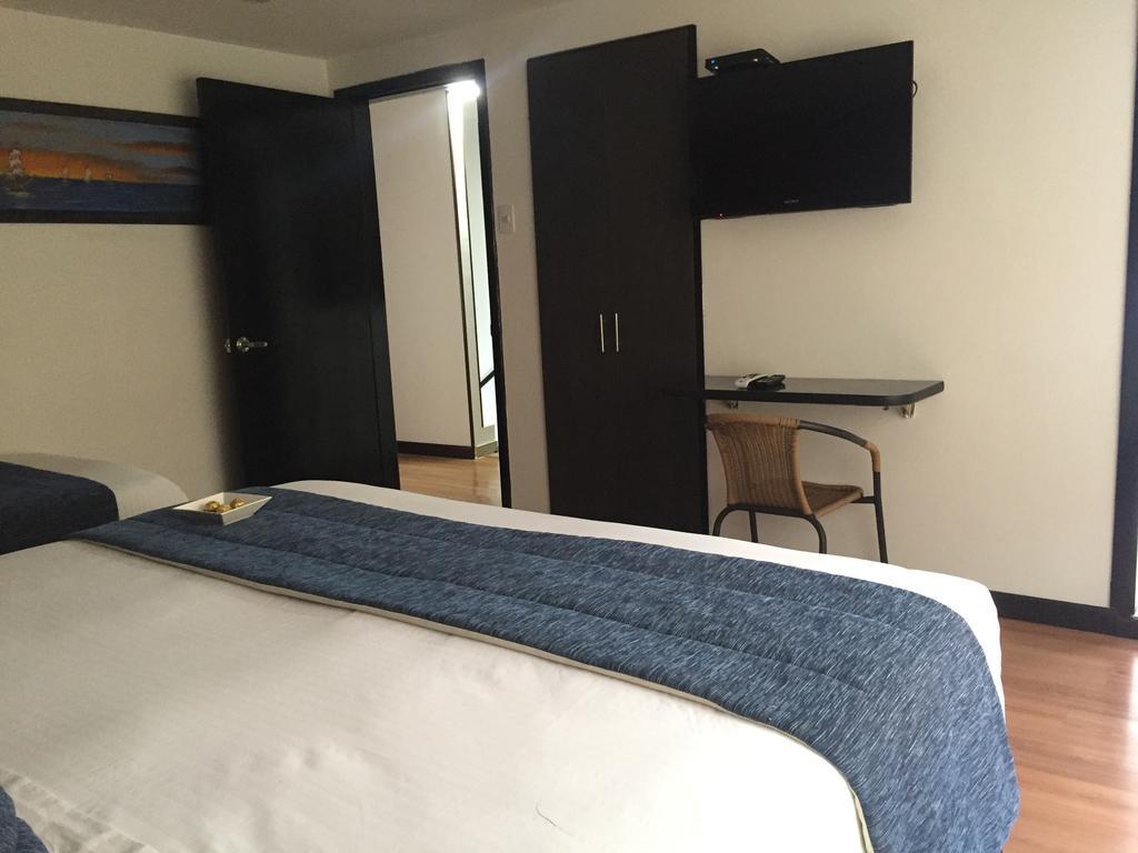 Hotel Aj Ferial Bogotá Esterno foto