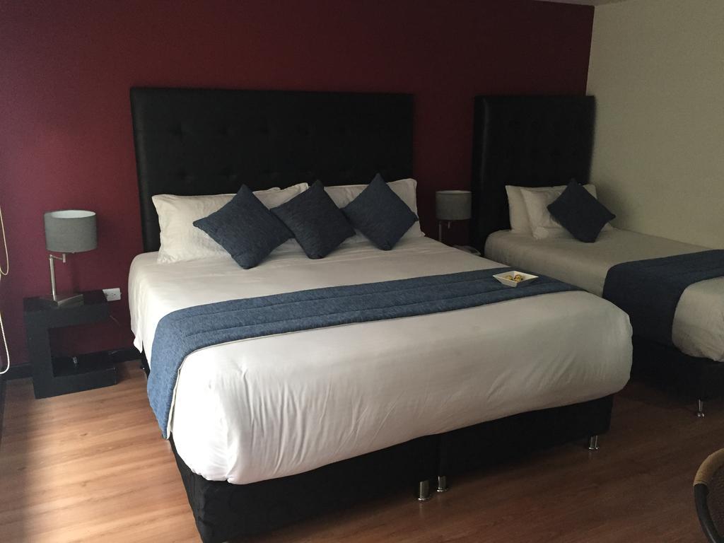 Hotel Aj Ferial Bogotá Esterno foto